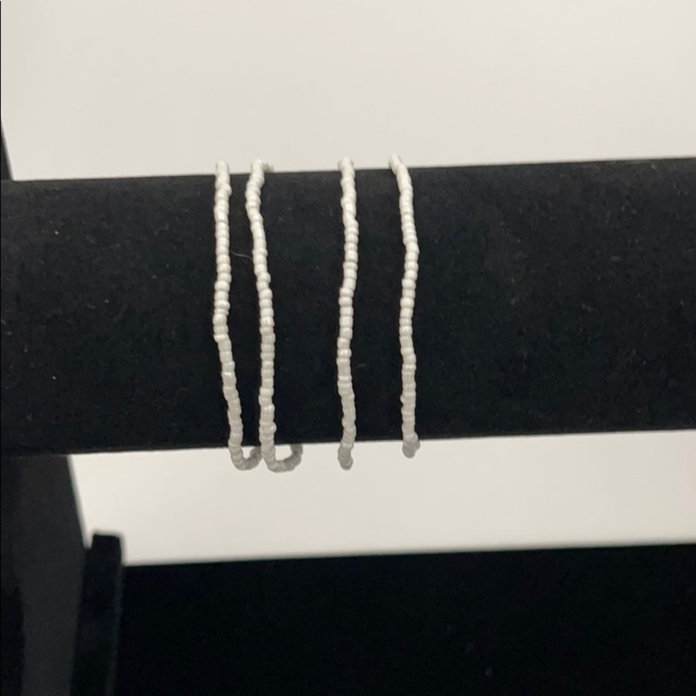 Artisan White Beaded Shell Bracelet with stretch - Picture 4 of 4